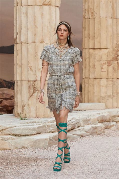 chanel 2018 2019 cruise paris|Chanel Cruise 2018 Ancient Greece in Paris.